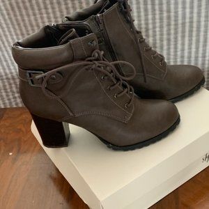Style & Co WOMENS BOOTS - Size 10